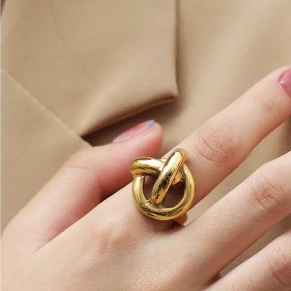 Gold Knot Statement Ring
Waterproof 💦
Stainless Steel